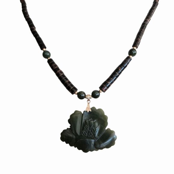 Vtg Carved Green Jade Flower Beaded Pendant Necklace 18” Coconut Shell Beads - Picture 4 of 10